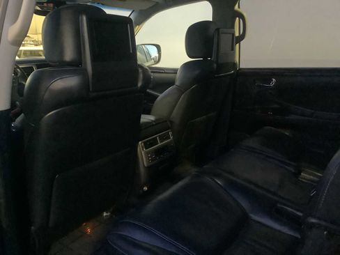 Used 2013 Lexus LX 570 4WD w/ Luxury Pkg image 12