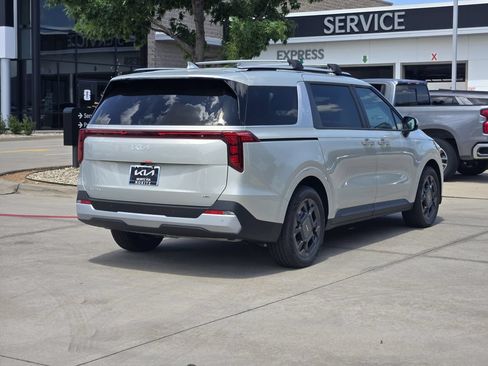 New 2026 Kia Carnival EX FWD image 4
