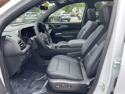 New 2026 Chevrolet Traverse LT w/ Sun and Wheel Package FWD image 4