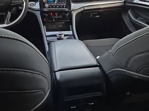 Used 2023 Jeep Grand Cherokee Laredo w/ Luxury Tech Group I image 8