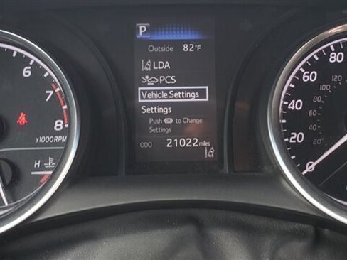 Used 2018 Toyota Camry LE FWD image 8