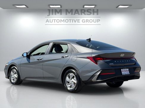 Used 2025 Hyundai Elantra SE FWD image 4
