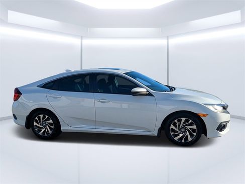 Used 2018 Honda Civic EX image 2