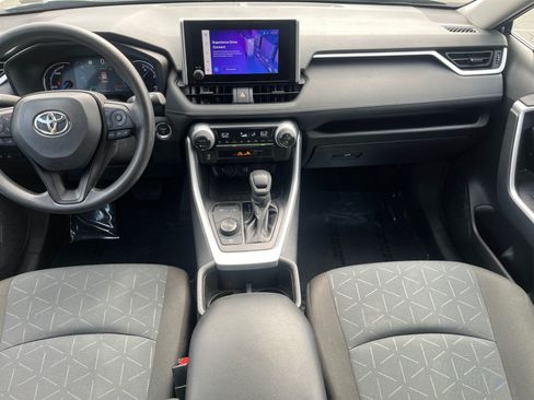 Used 2025 Toyota RAV4 XLE AWD/4WD image 19