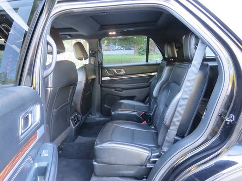 Used 2018 Ford Explorer Limited w/ Equipment Group 301A AWD/4WD image 21
