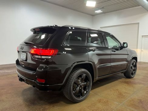 Used 2020 Jeep Grand Cherokee Altitude AWD/4WD image 34