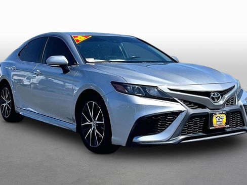 Used 2022 Toyota Camry SE FWD image 10