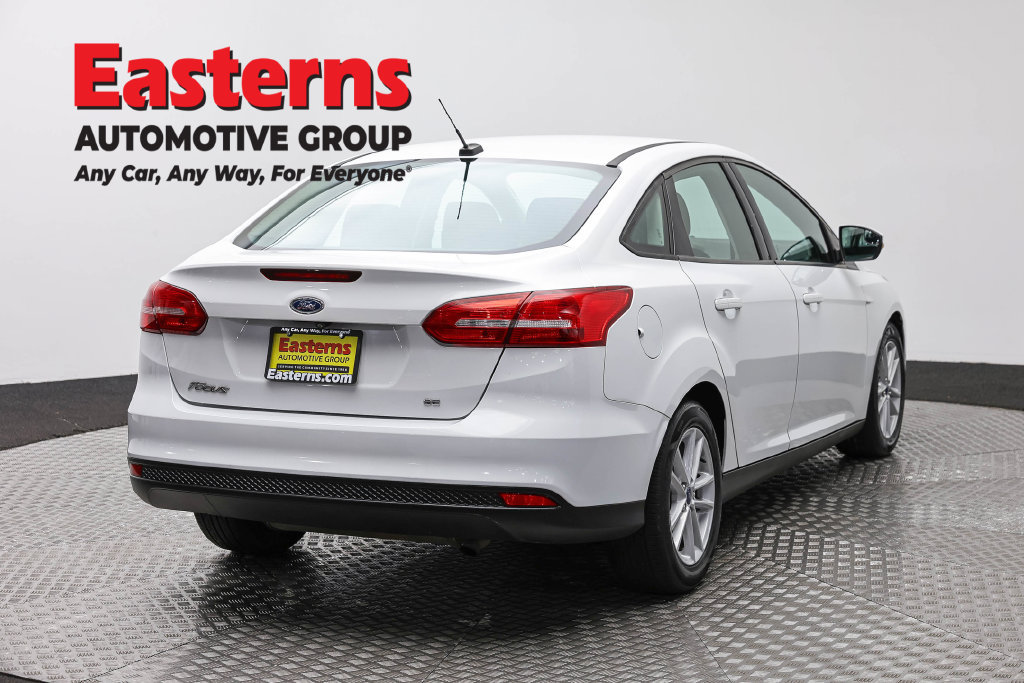 Used 2018 Ford Focus SE w/ Cold Weather Package FWD image 6