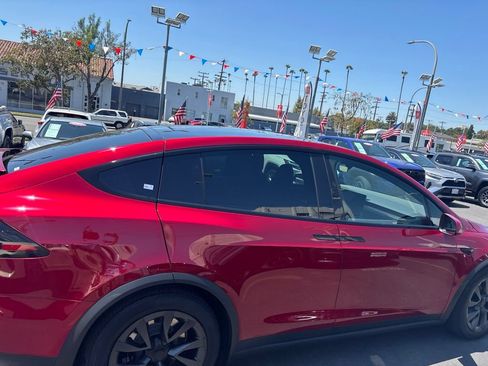 Used 2023 Tesla Model X AWD/4WD image 3