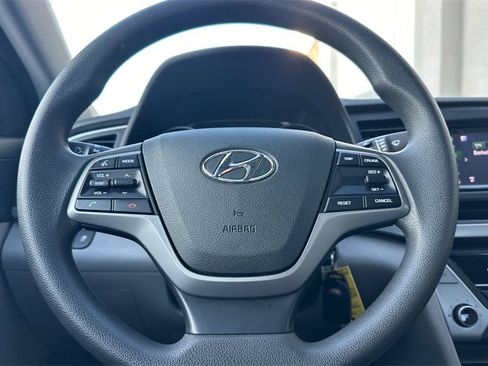 Used 2018 Hyundai Elantra SE image 21