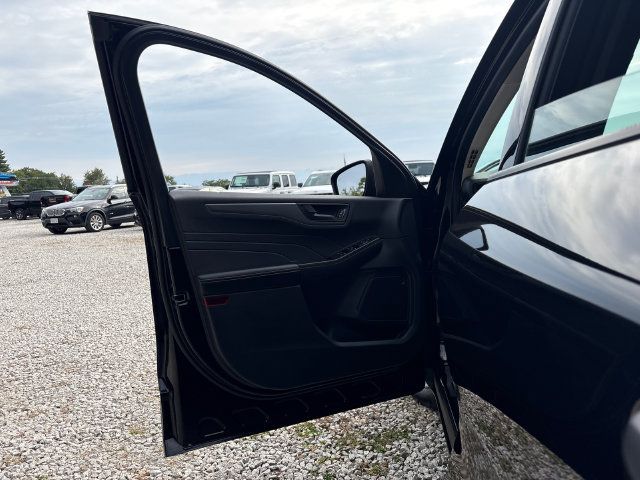 Used 2023 Ford Escape AWD image 17