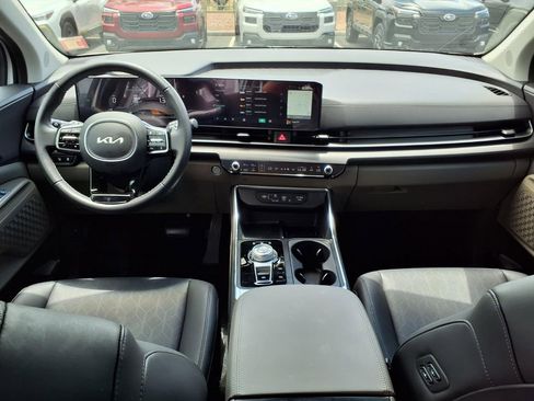 Used 2026 Kia Carnival EX FWD image 2