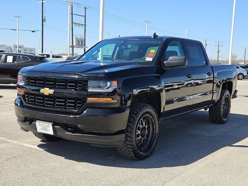 Used 2018 Chevrolet Silverado 1500 Custom w/ Custom Value Package image 7