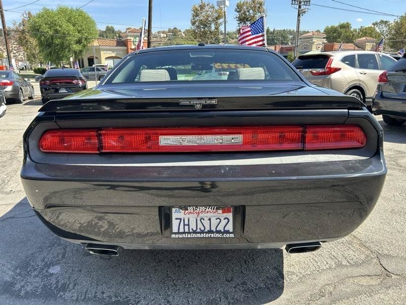 Used 2010 Dodge Challenger R/T RWD image 4
