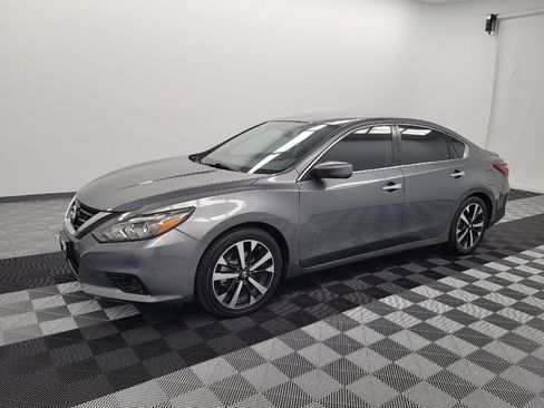 Used 2018 Nissan Altima 2.5 SR FWD image 2