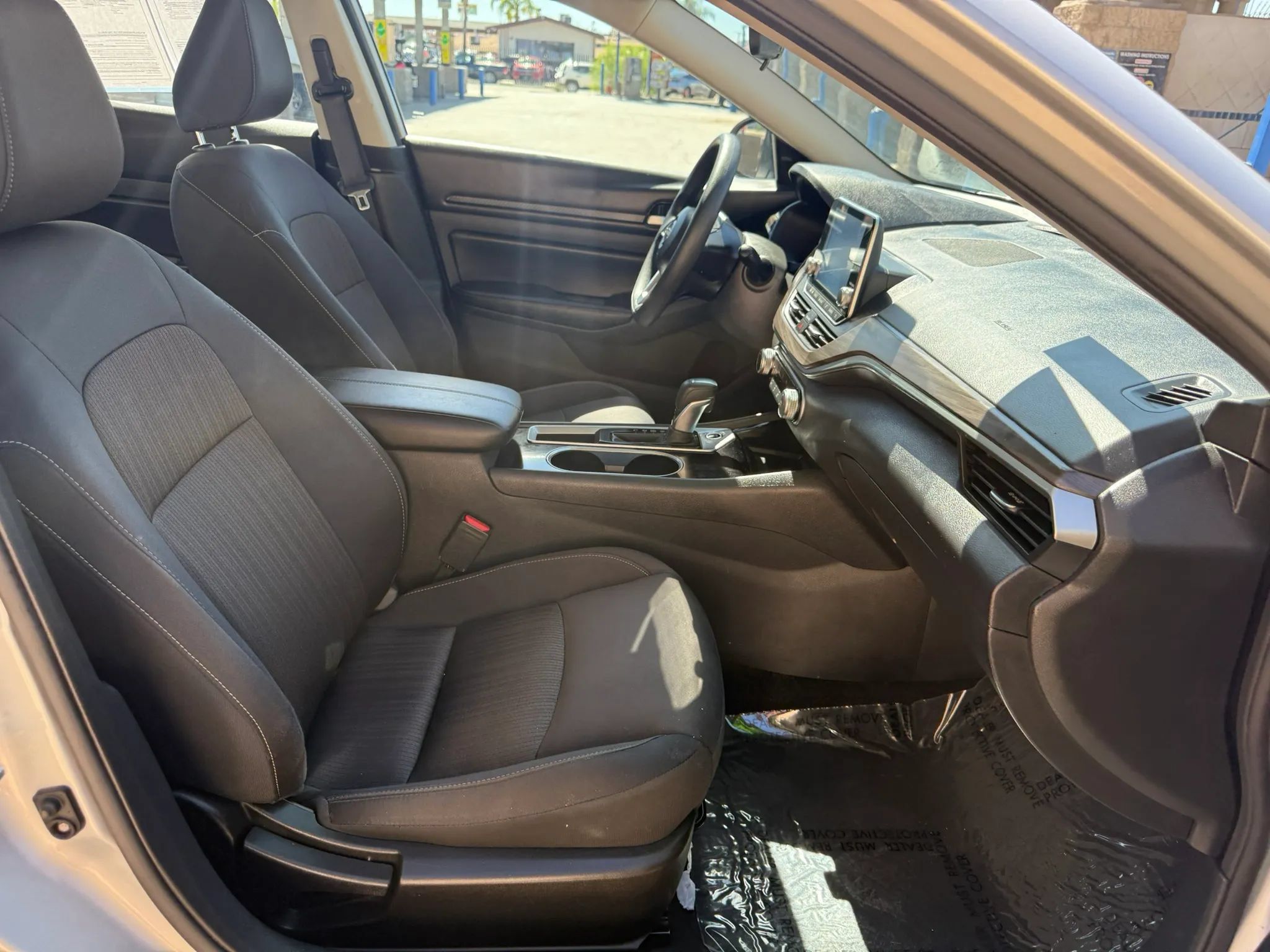 Used 2024 Nissan Altima 2.5 SV FWD image 14
