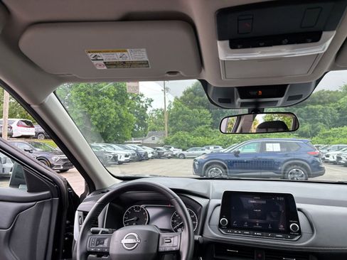Used 2025 Nissan Rogue SV FWD image 36