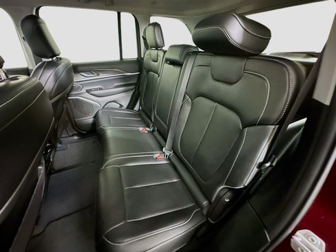 Used 2023 Jeep Grand Cherokee Limited AWD/4WD image 27