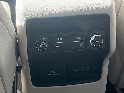 Used 2020 GMC Acadia Denali w/ Denali Ultimate Package image 27