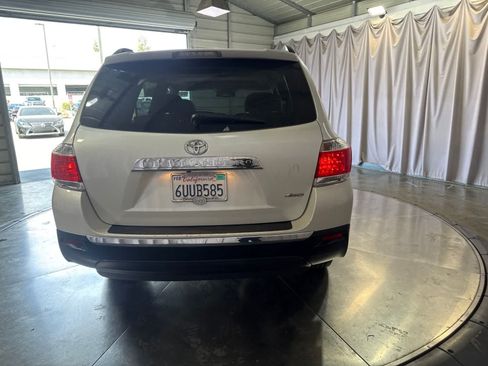 Used 2012 Toyota Highlander Limited w/ Tow Pkg AWD/4WD image 6