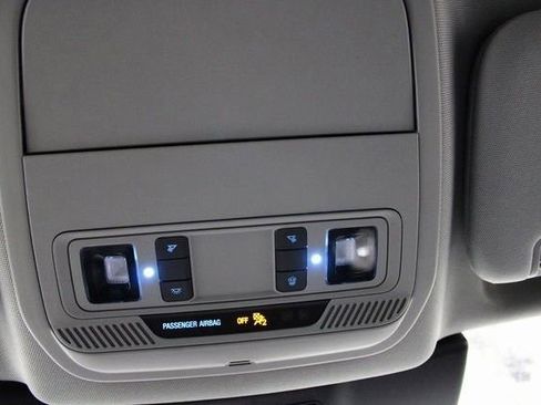 Used 2023 Ford Explorer XLT image 15