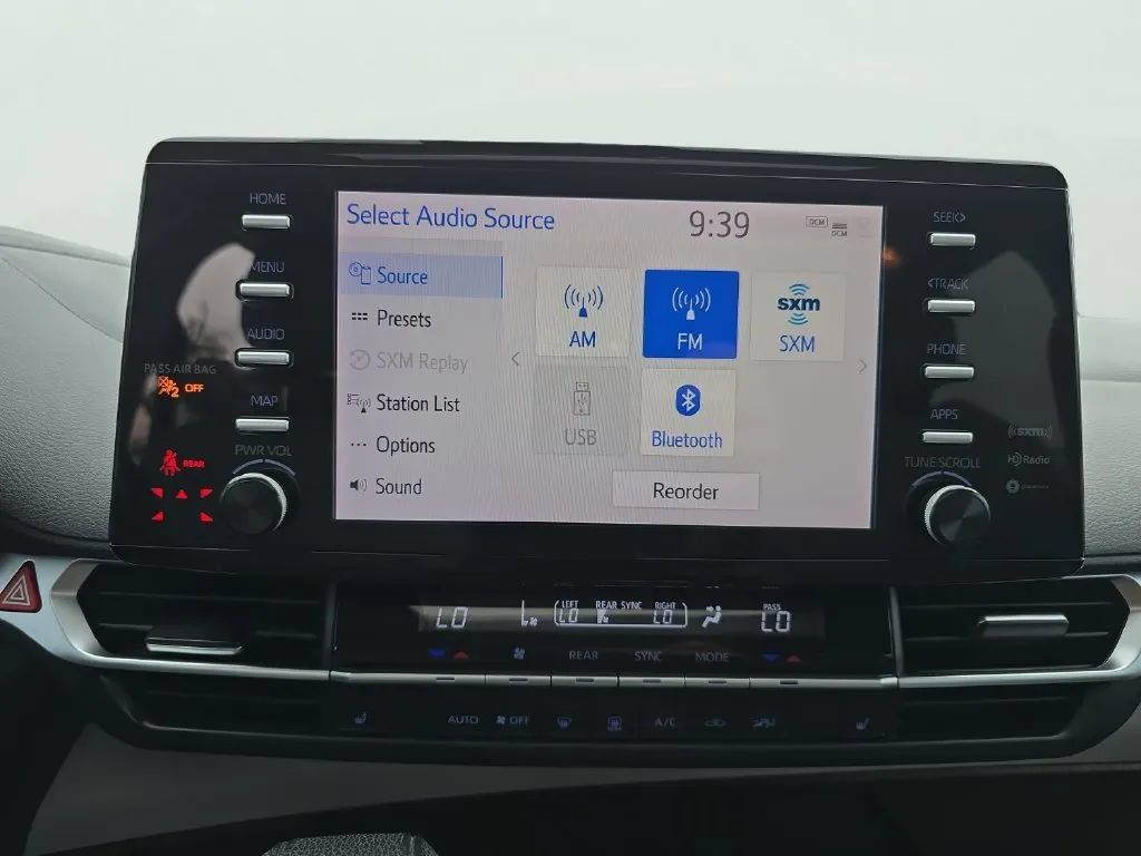 Used 2021 Toyota Sienna XLE FWD image 25