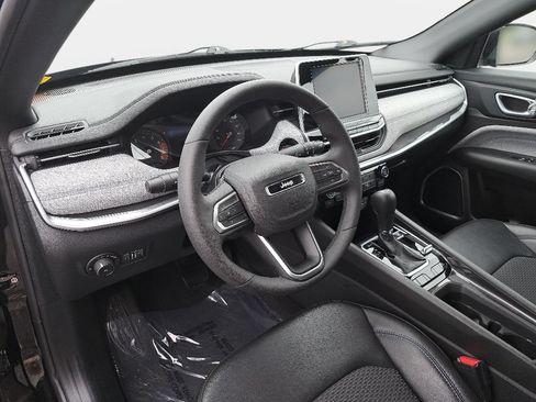 Certified 2025 Jeep Compass Latitude AWD/4WD image 16