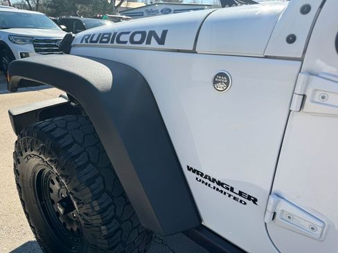 Used 2016 Jeep Wrangler Unlimited Rubicon w/ Connectivity Group image 14