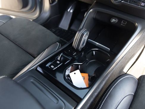 Used 2022 Volvo XC40 T5 R-Design image 22