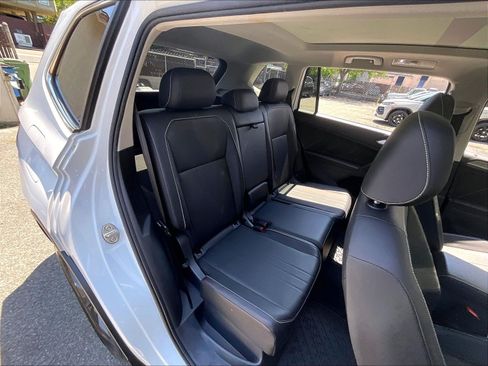 Certified 2022 Volkswagen Tiguan SE w/ Panoramic Sunroof Package AWD/4WD image 26