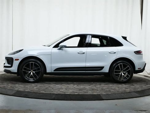 Used 2023 Porsche Macan Turbo image 2