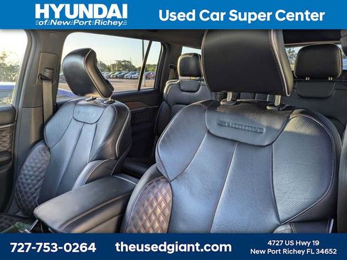 Used 2024 Jeep Grand Cherokee L Summit w/ High Altitude Package AWD/4WD image 3