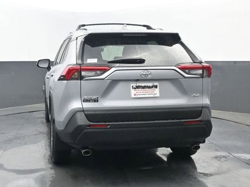 Used 2025 Toyota RAV4 XLE FWD image 18