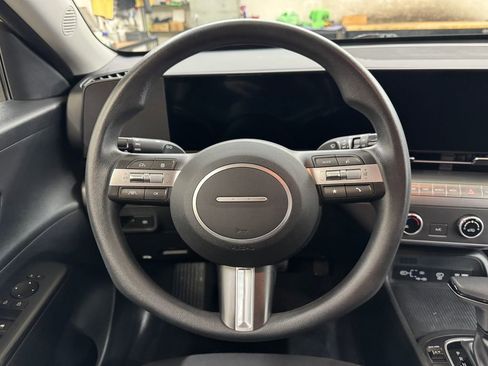 Used 2024 Hyundai Kona SE image 19