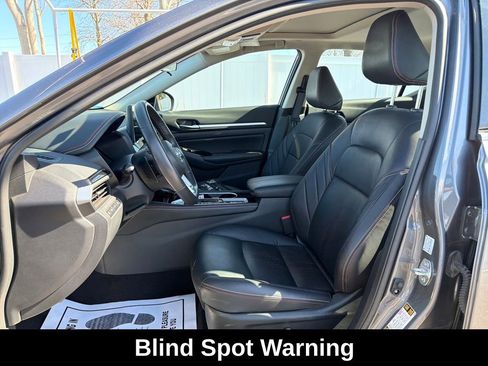 Used 2024 Nissan Altima 2.0 SR image 11