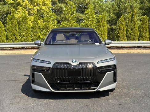 Used 2023 BMW i7 xDrive60 AWD/4WD image 10