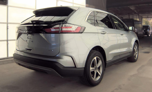 Used 2023 Ford Edge SEL w/ Convenience Package AWD/4WD image 2