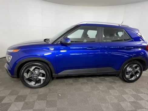Used 2023 Hyundai Venue SEL FWD image 12