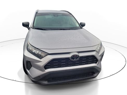 Used 2021 Toyota RAV4 LE FWD image 2