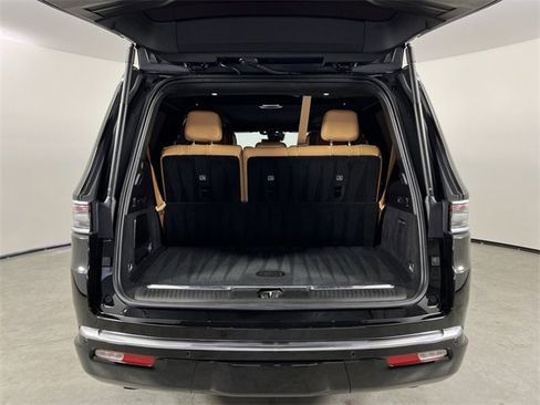 Used 2022 Jeep Grand Wagoneer Series III w/ Flexible Seating Group image 27