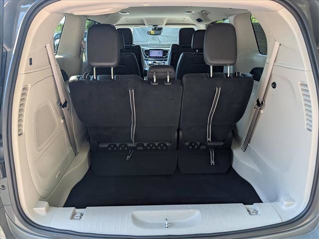 Used 2022 Chrysler Pacifica Touring-L w/ Uconnect Theater Family Group FWD image 23