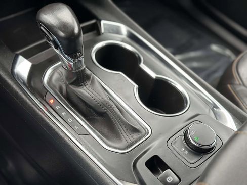 Used 2021 Chevrolet Traverse LT w/ LT Premium Package image 13