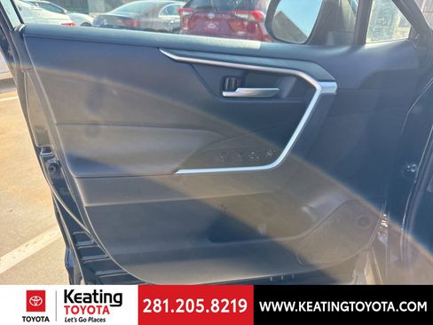 Used 2025 Toyota RAV4 XLE FWD image 9