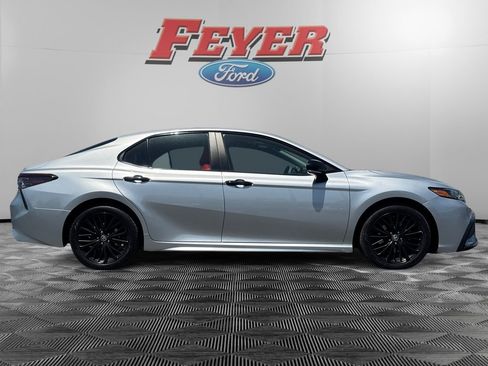 Used 2022 Toyota Camry SE image 6