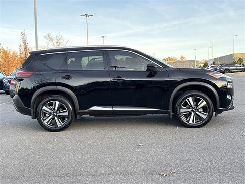 Used 2023 Nissan Rogue SL image 2