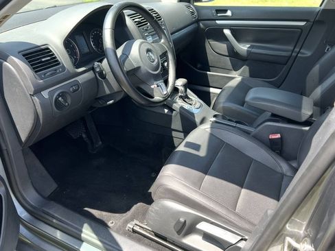 Used 2010 Volkswagen Jetta SE FWD image 14