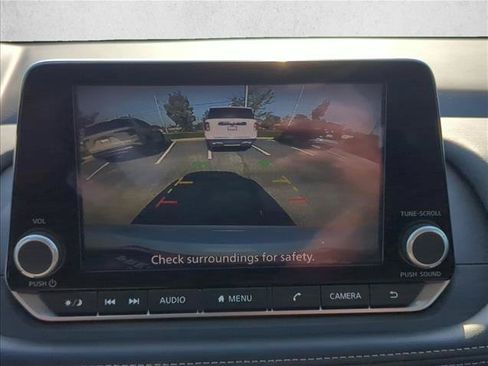 Used 2025 Nissan Rogue SV FWD image 12