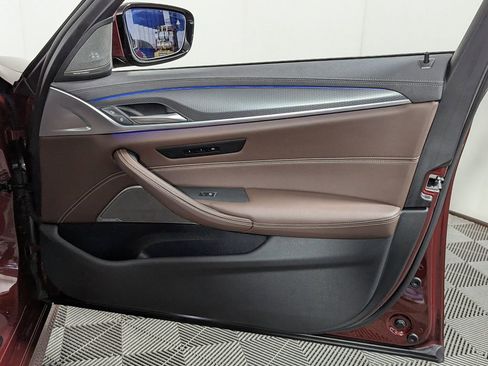 Used 2021 BMW M550i xDrive w/ Dynamic Handling Package image 35