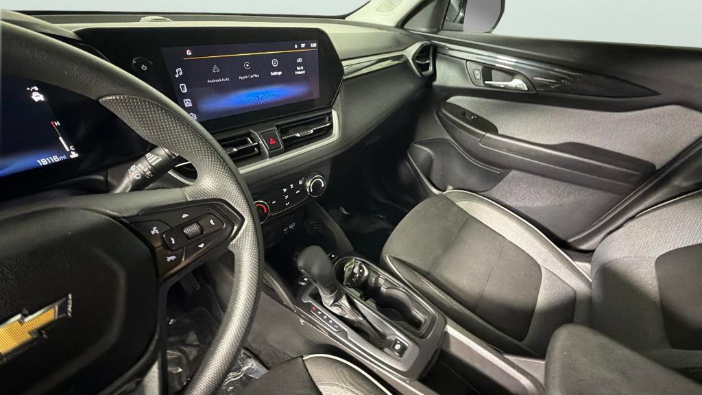 Used 2025 Chevrolet TrailBlazer LS w/ LS Convenience Package FWD image 19