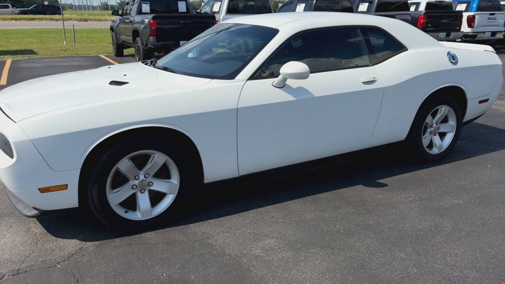 Used 2013 Dodge Challenger SXT RWD image 4